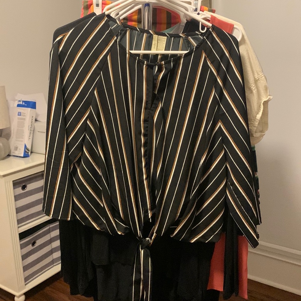 Slightly Cropped Tie Front Striped Black, orange and white Women’s Top size XL